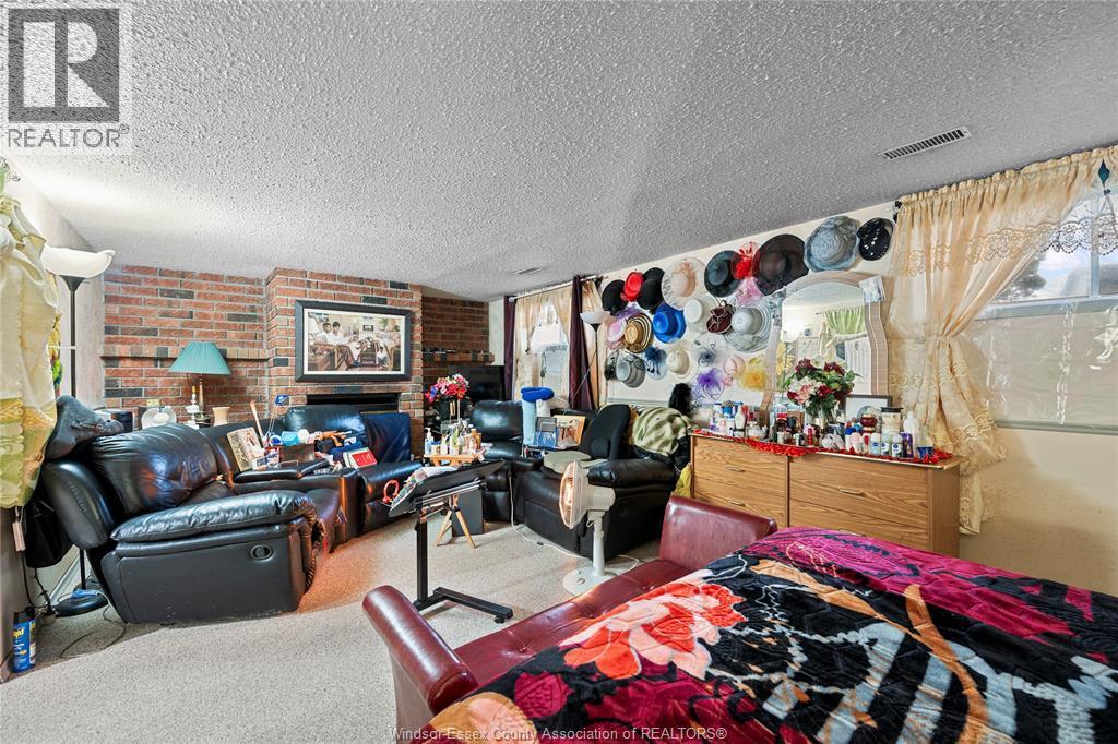 9606 Avery Lane, Windsor, ON - Indoor