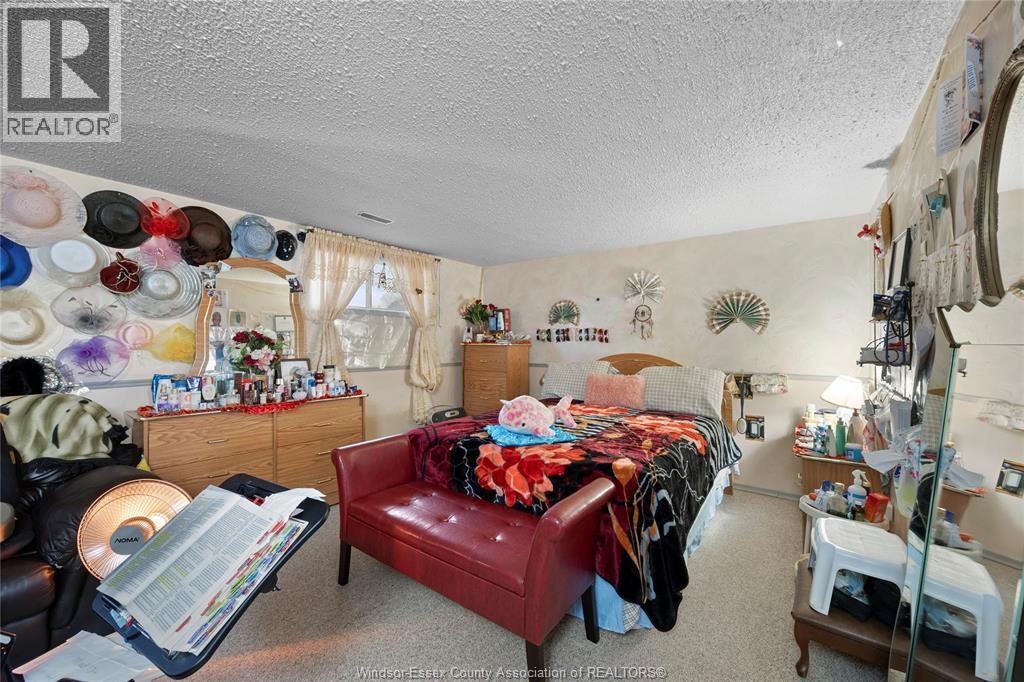 9606 Avery Lane, Windsor, ON - Indoor Photo Showing Bedroom
