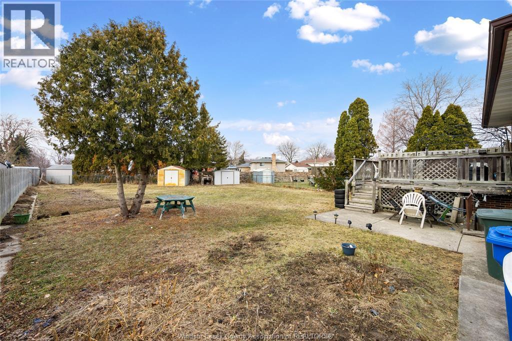 9606 Avery Lane, Windsor, ON - Outdoor