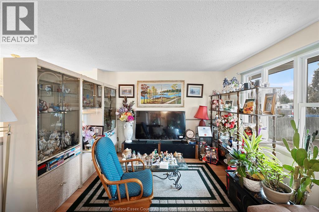 9606 Avery Lane, Windsor, ON - Indoor