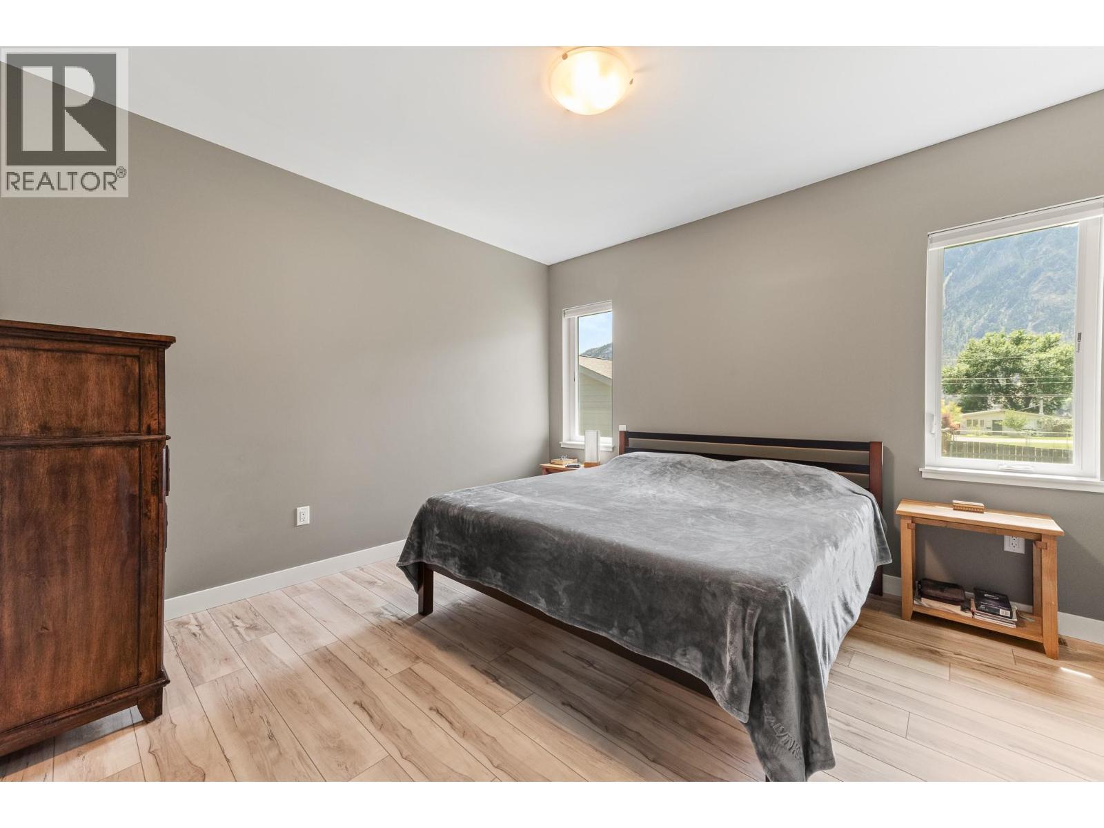 617 2Nd Avenue, Keremeos, BC - Indoor Photo Showing Bedroom