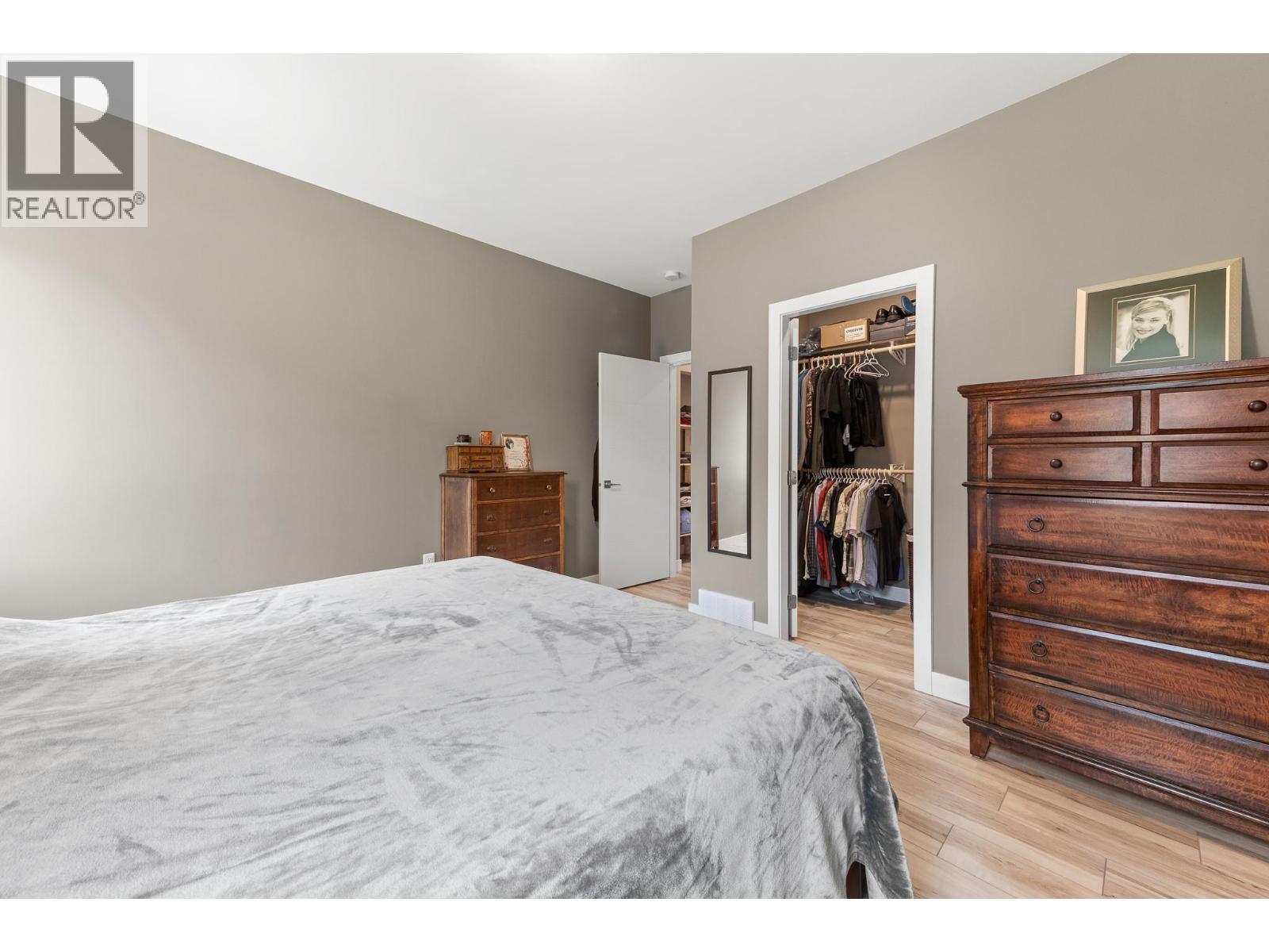 617 2Nd Avenue, Keremeos, BC - Indoor Photo Showing Bedroom
