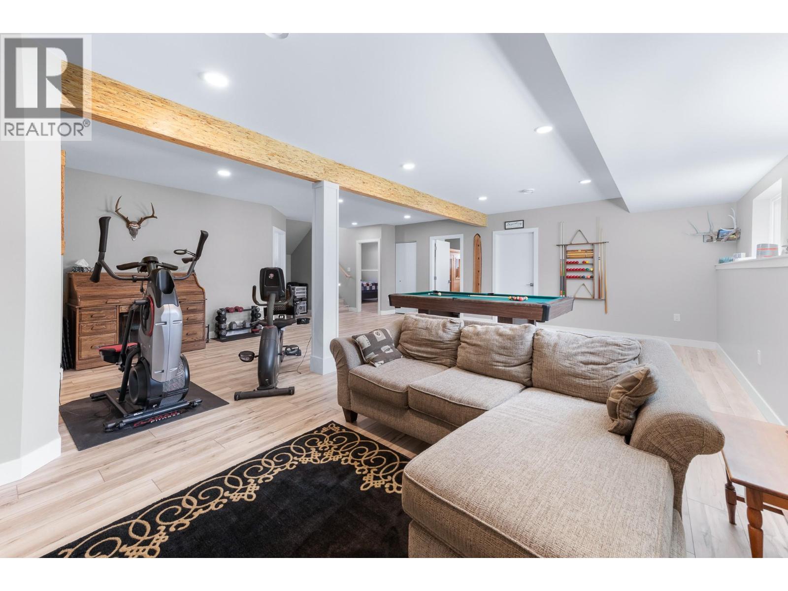 617 2Nd Avenue, Keremeos, BC - Indoor Photo Showing Living Room