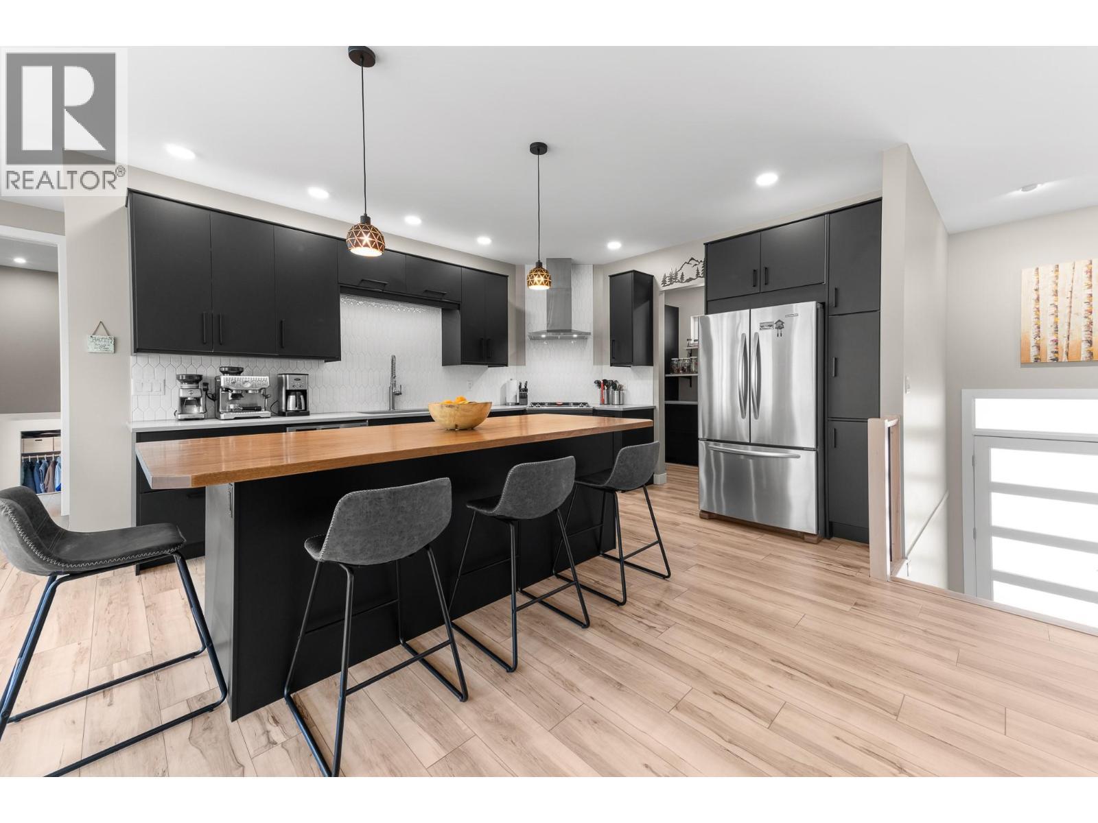 617 2Nd Avenue, Keremeos, BC - Indoor Photo Showing Kitchen With Stainless Steel Kitchen With Upgraded Kitchen