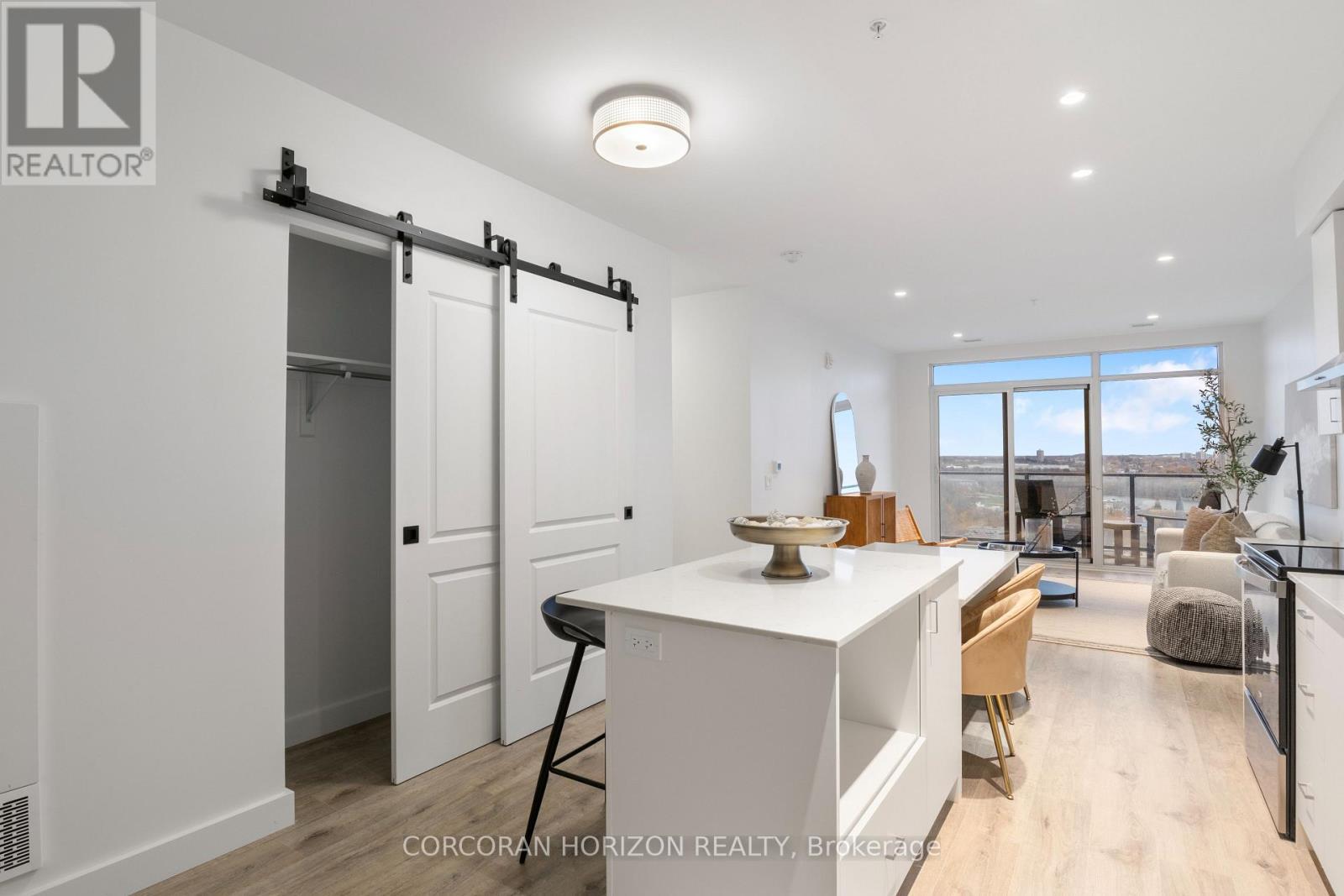 1905 - 50 Grand Avenue S, Cambridge, ON - Indoor