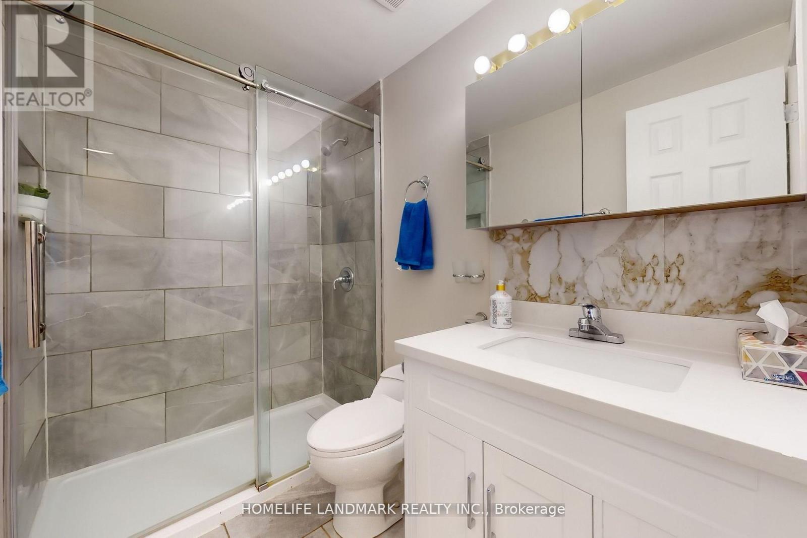 2203 Council Ring Road, Mississauga, ON - Indoor Photo Showing Bathroom