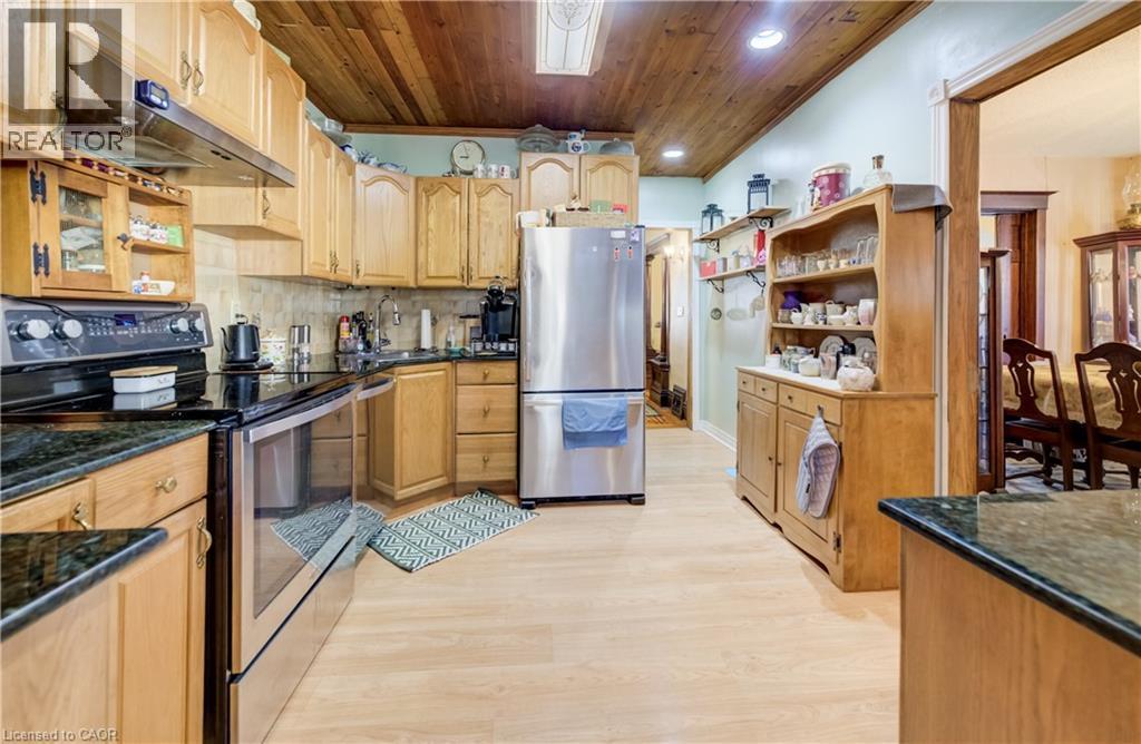 quartz countertops - 12 Leinster Avenue S, Hamilton, ON - Indoor Photo Showing Kitchen