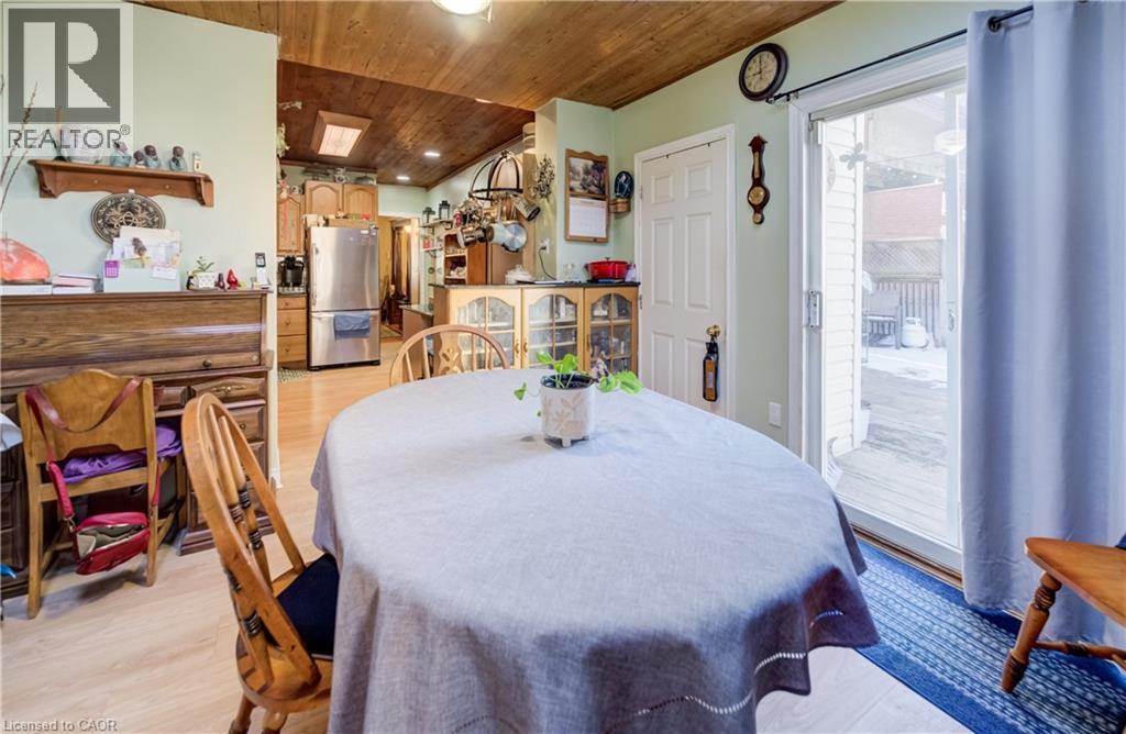 12 Leinster Avenue S, Hamilton, ON - Indoor Photo Showing Dining Room
