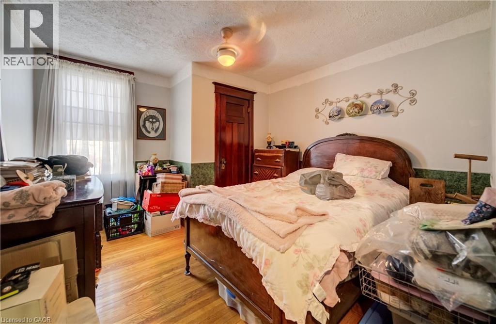 12 Leinster Avenue S, Hamilton, ON - Indoor Photo Showing Bedroom