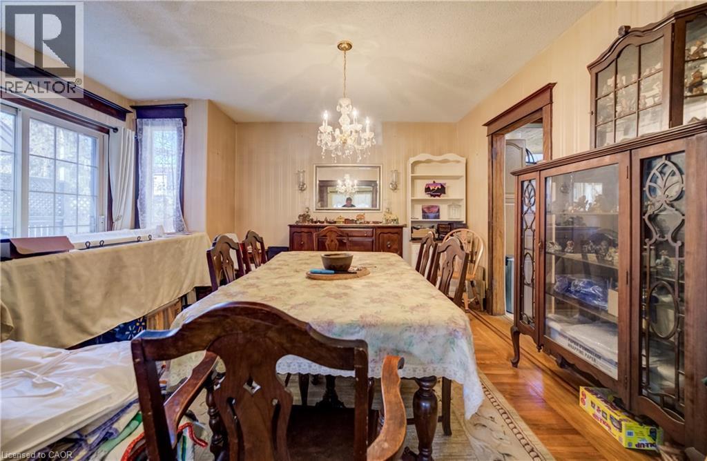 over size formal dining room - 12 Leinster Avenue S, Hamilton, ON - Indoor Photo Showing Dining Room