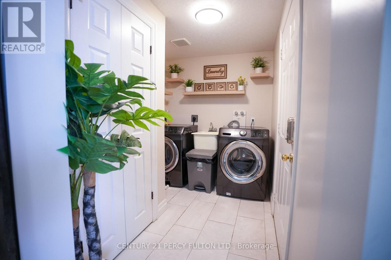 Laundry On Main Level - 333 Rosette Drive, Waterloo, ON - Indoor Photo Showing Laundry Room
