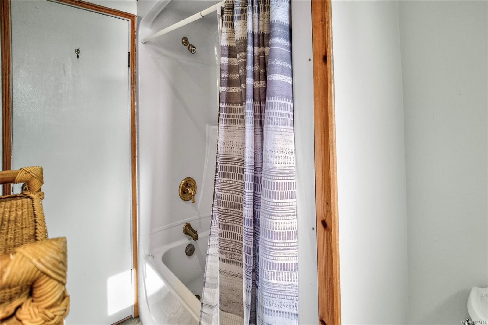 212 Albion Cres, Ucluelet, BC