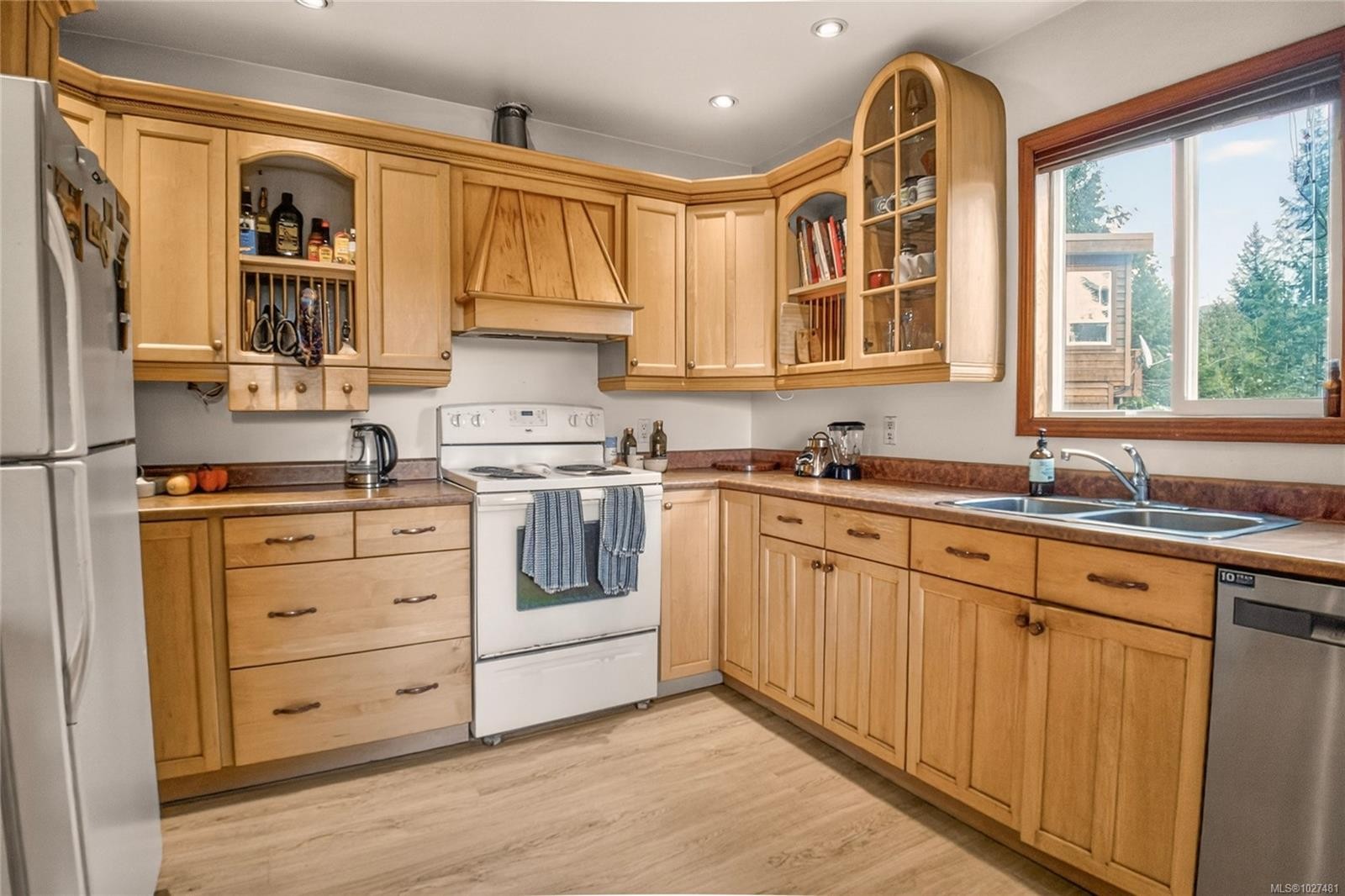 212 Albion Cres, Ucluelet, BC