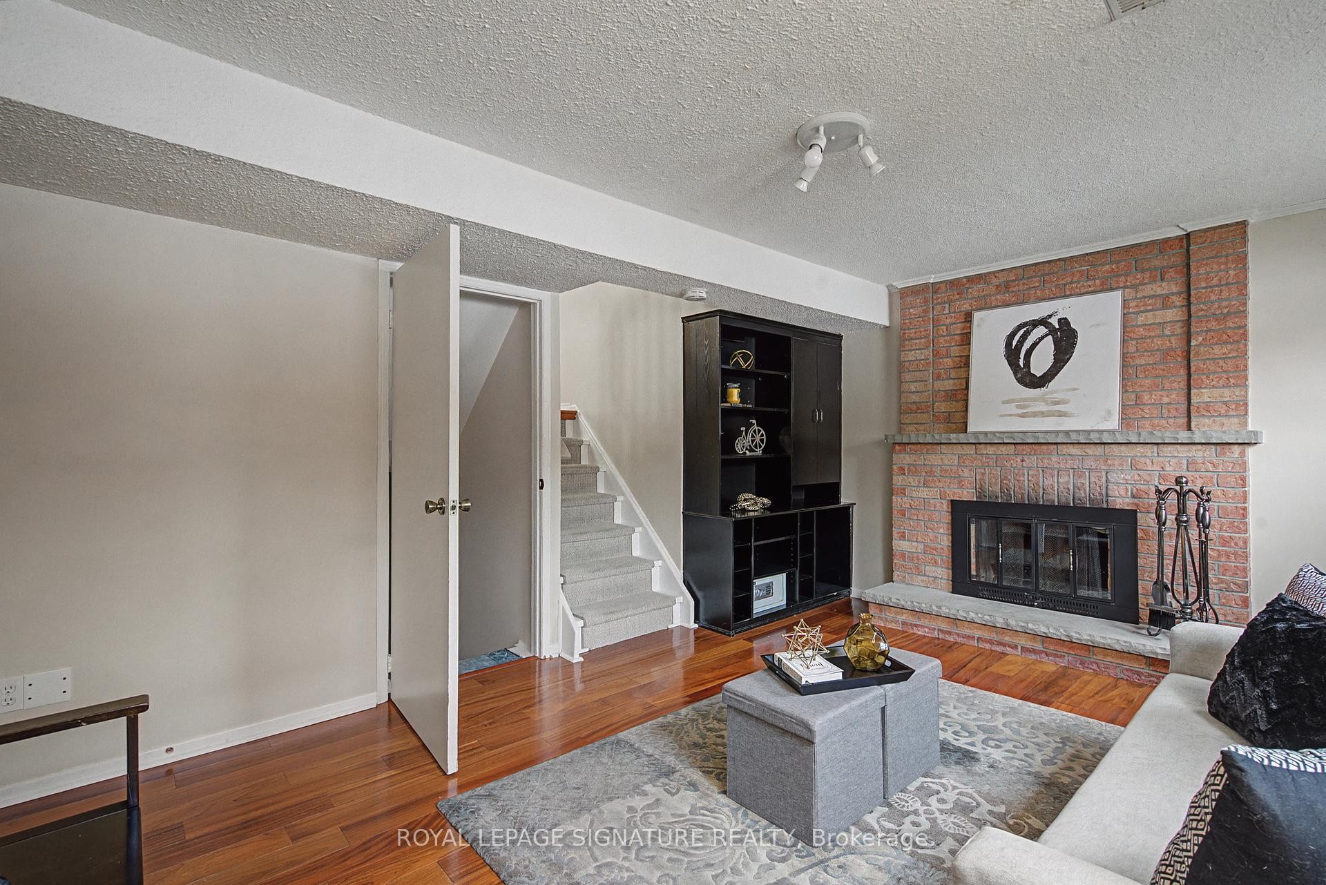 4317 Sugarbush Road, Mississauga, ON - Indoor Photo Showing Living Room With Fireplace