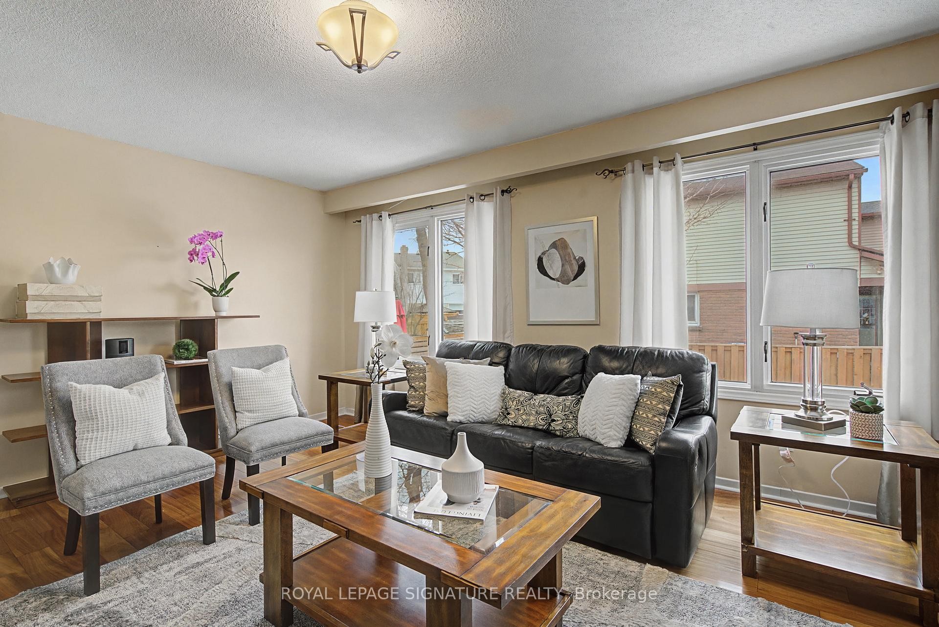 4317 Sugarbush Road, Mississauga, ON - Indoor Photo Showing Living Room