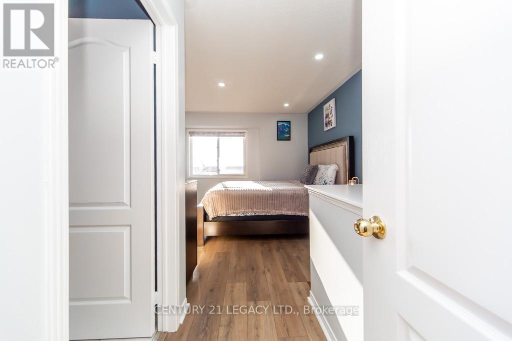 28 Oakins Lane, Ajax, ON - Indoor Photo Showing Bedroom
