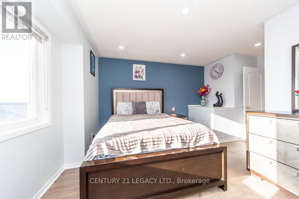 28 Oakins Lane, Ajax, ON - Indoor Photo Showing Bedroom