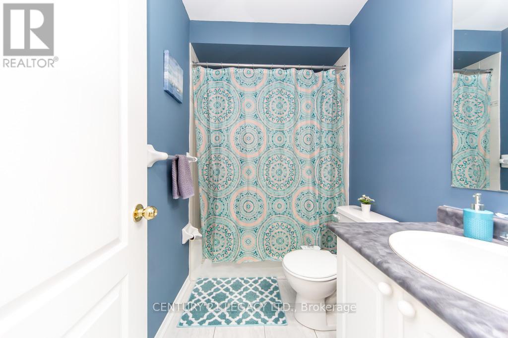 28 Oakins Lane, Ajax, ON - Indoor Photo Showing Bathroom