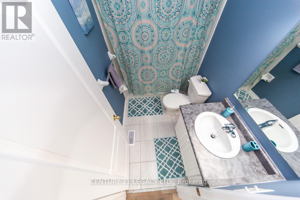 28 Oakins Lane, Ajax, ON - Indoor Photo Showing Bathroom