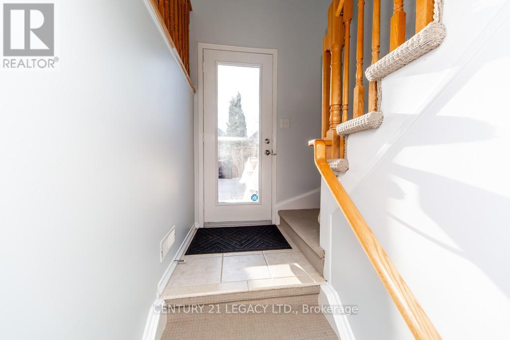 28 Oakins Lane, Ajax, ON - Indoor Photo Showing Other Room