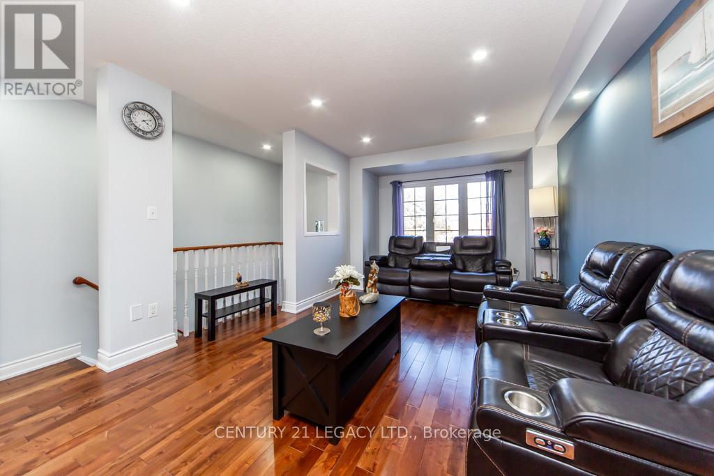 28 Oakins Lane, Ajax, ON - Indoor Photo Showing Living Room