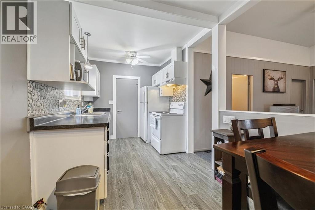 7 North Park Avenue, Hamilton, ON - Indoor