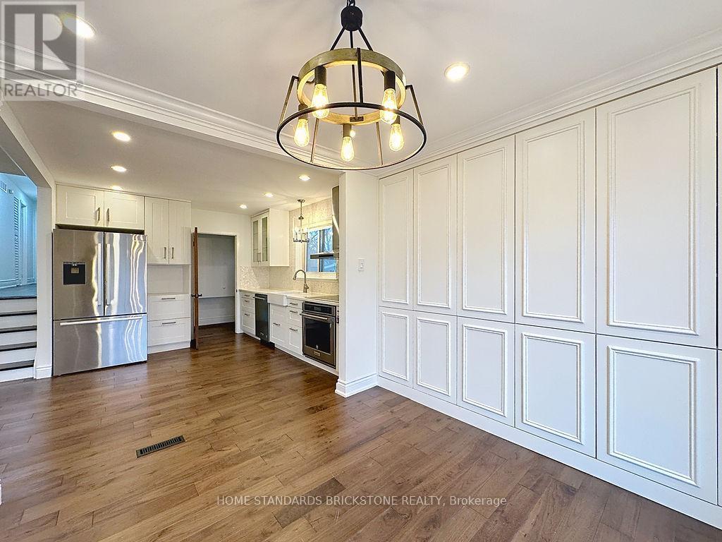 1360 Glen Rutley Circle, Mississauga, ON - Indoor Photo Showing Kitchen