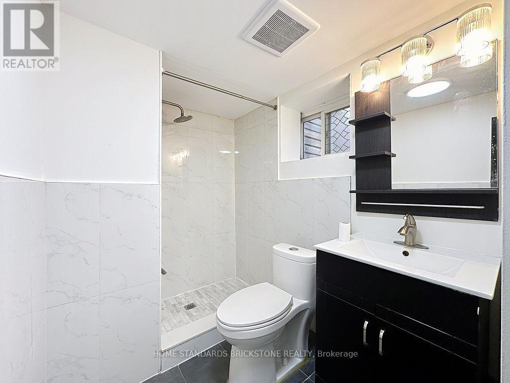 1360 Glen Rutley Circle, Mississauga, ON - Indoor Photo Showing Bathroom