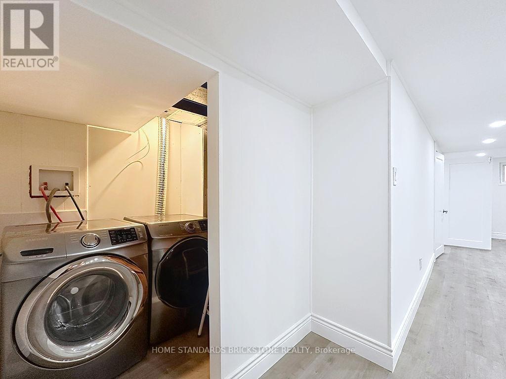 1360 Glen Rutley Circle, Mississauga, ON - Indoor Photo Showing Laundry Room