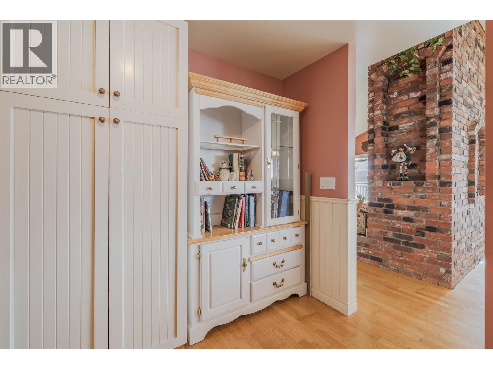 6410 Fox Crescent, Green Lake, BC - Indoor Photo Showing Other Room