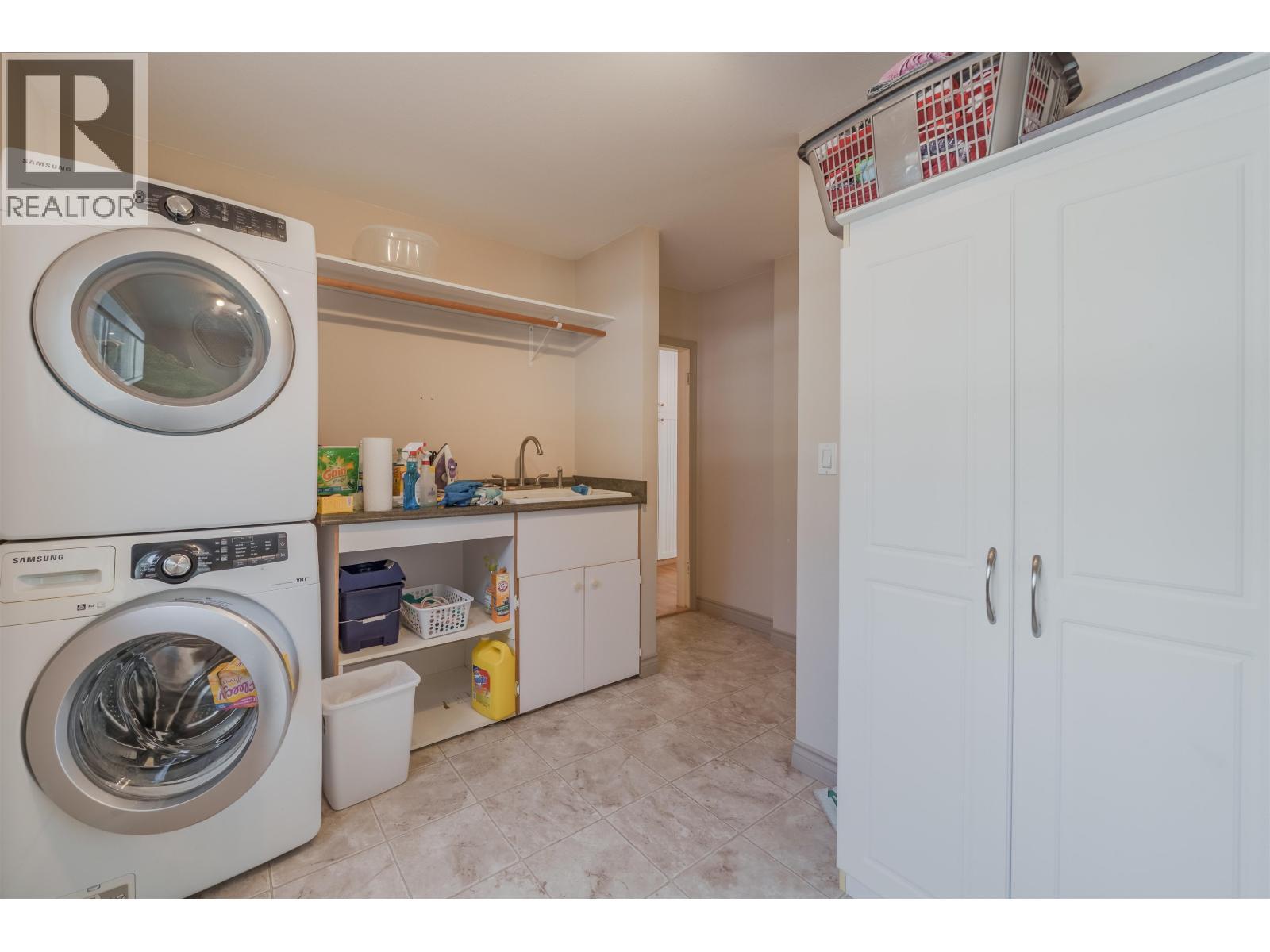 6410 Fox Crescent, Green Lake, BC - Indoor Photo Showing Laundry Room