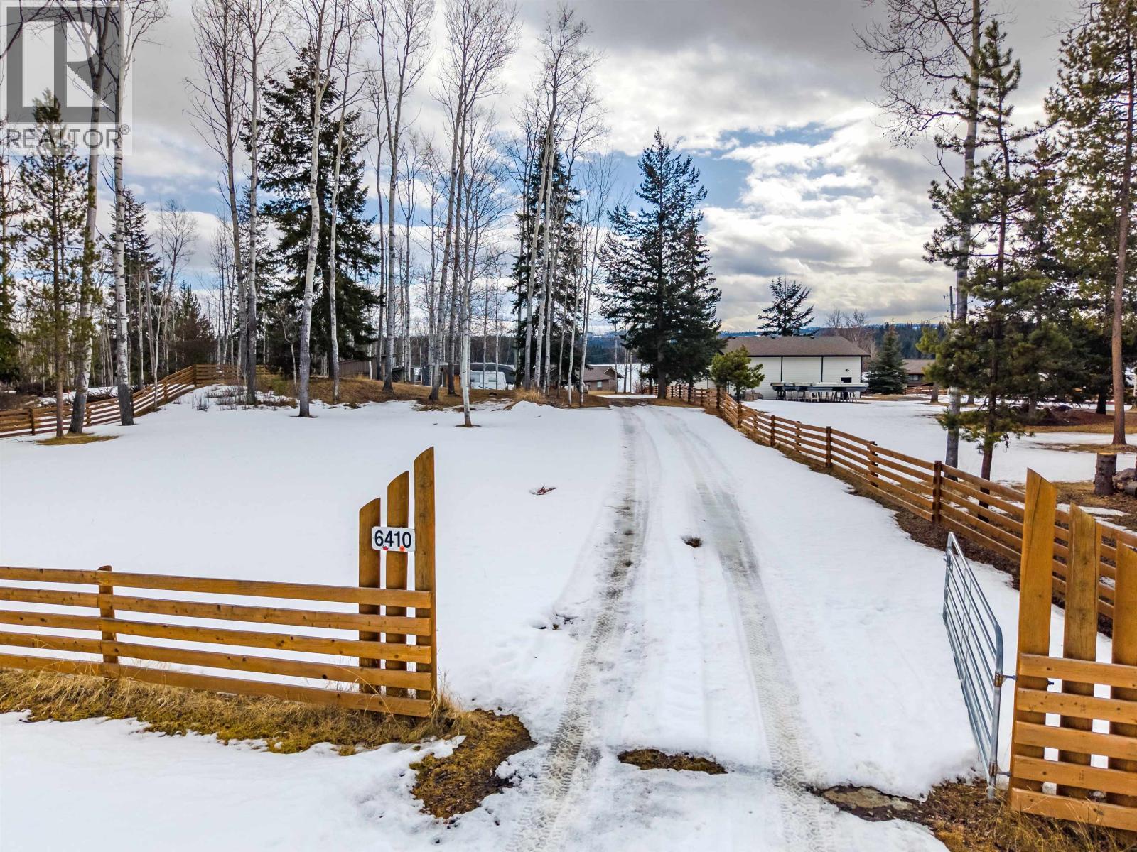 6410 Fox Crescent, Green Lake, BC - Outdoor