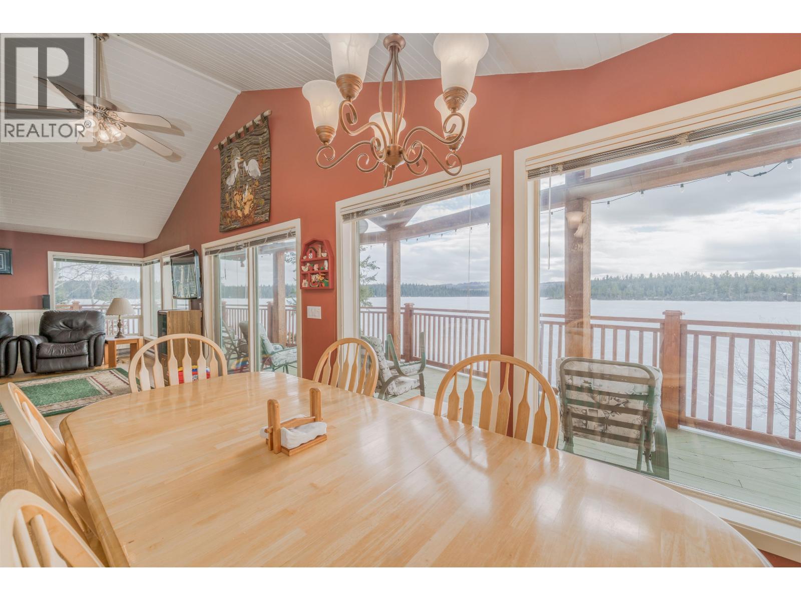 6410 Fox Crescent, Green Lake, BC - Indoor Photo Showing Dining Room