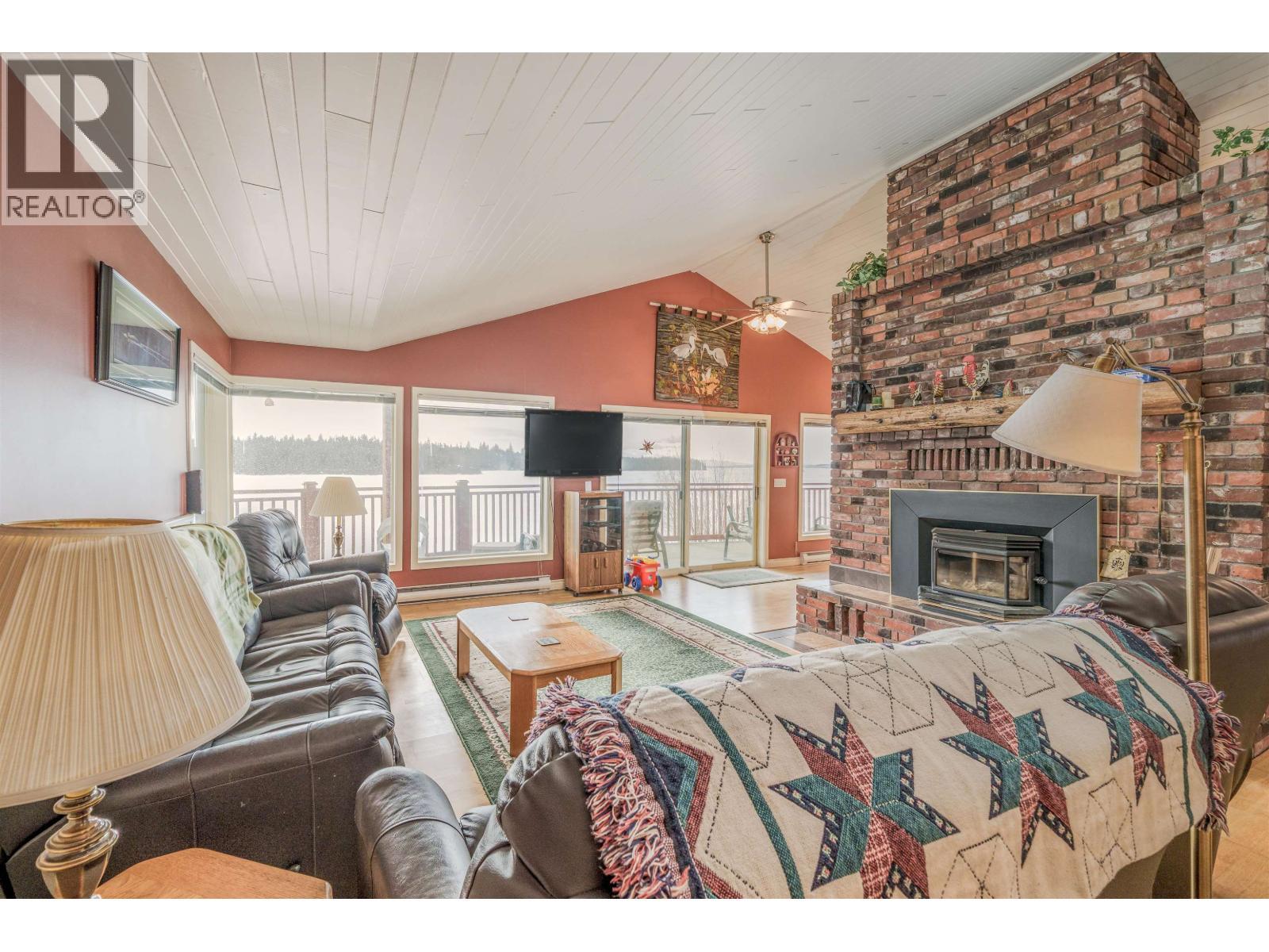 6410 Fox Crescent, Green Lake, BC - Indoor Photo Showing Living Room With Fireplace