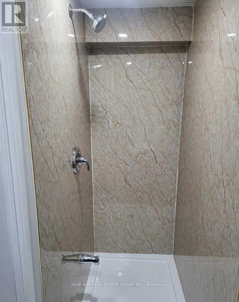 467 Limeridge Road W, Hamilton, ON - Indoor Photo Showing Bathroom