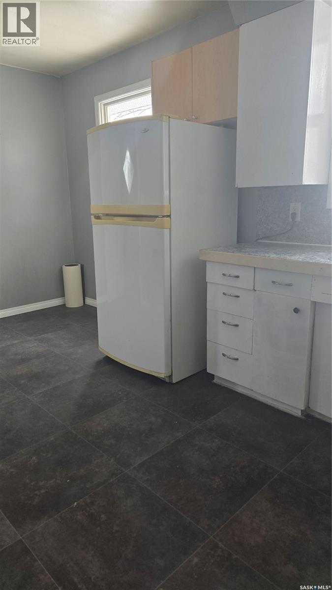 713 Prospect Avenue, Oxbow, SK - Indoor