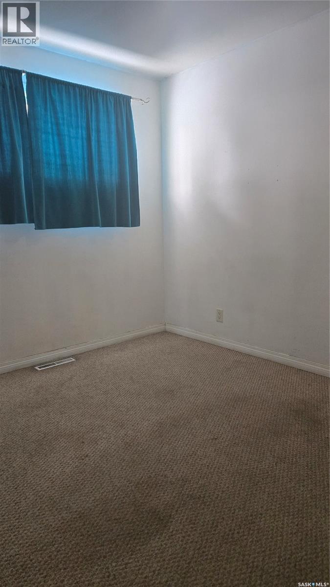 713 Prospect Avenue, Oxbow, SK - Indoor Photo Showing Other Room