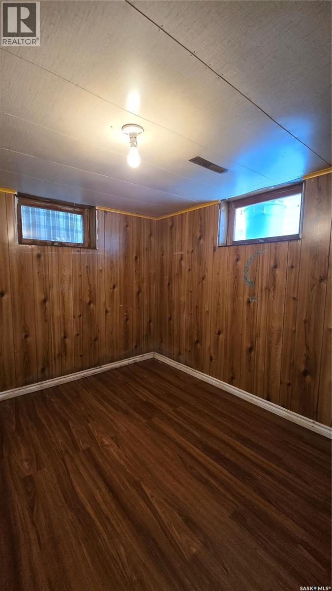 713 Prospect Avenue, Oxbow, SK - Indoor