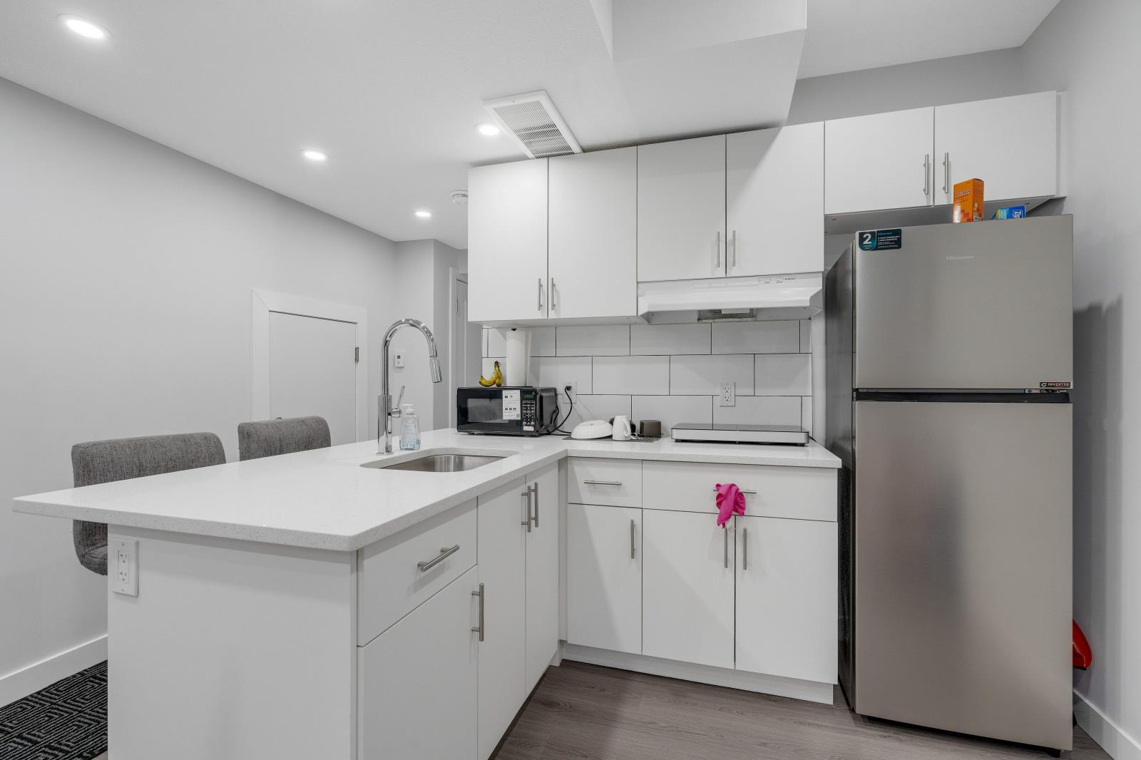 10104 122 Ave Nw, Edmonton, AB - Indoor Photo Showing Kitchen