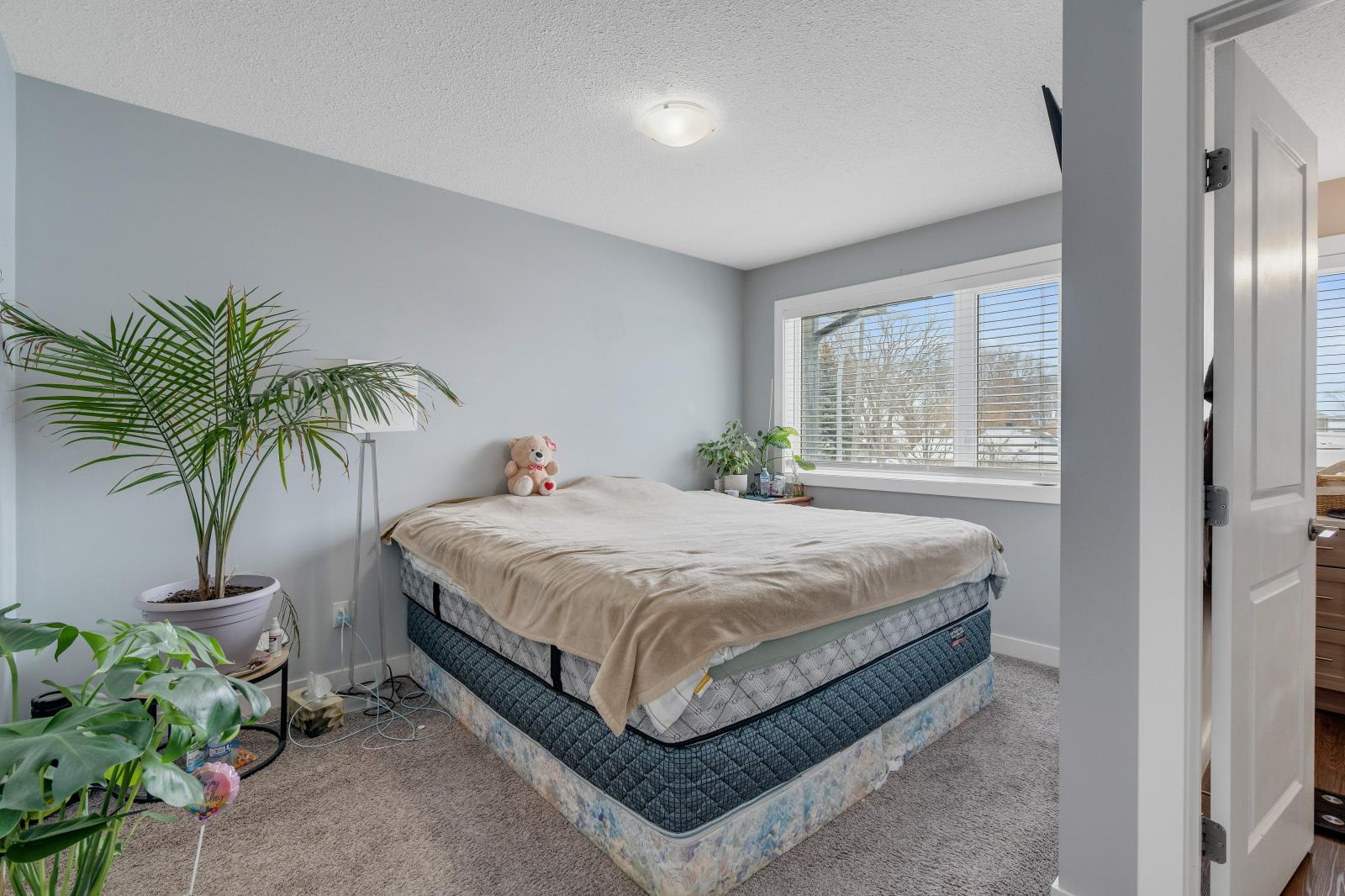 10104 122 Ave Nw, Edmonton, AB - Indoor Photo Showing Bedroom