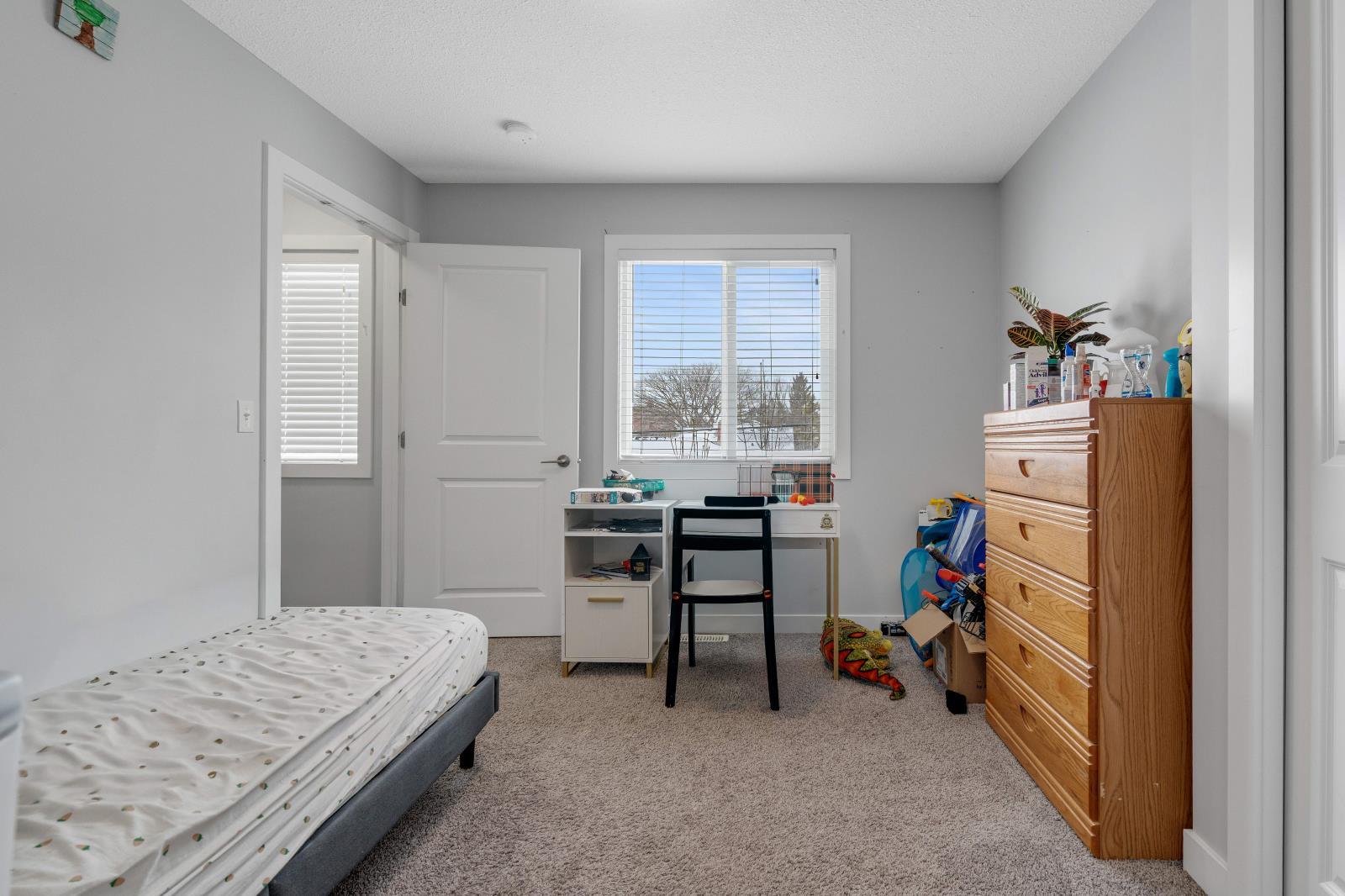 10104 122 Ave Nw, Edmonton, AB - Indoor Photo Showing Bedroom
