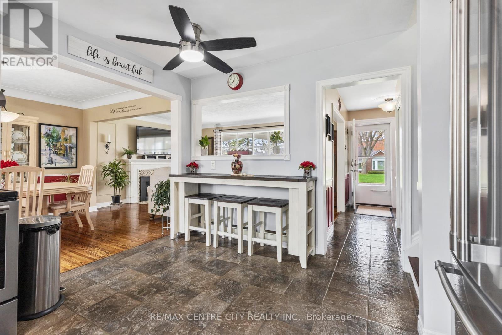 8 Parkview Drive, St. Thomas, ON - Indoor Photo Showing Dining Room