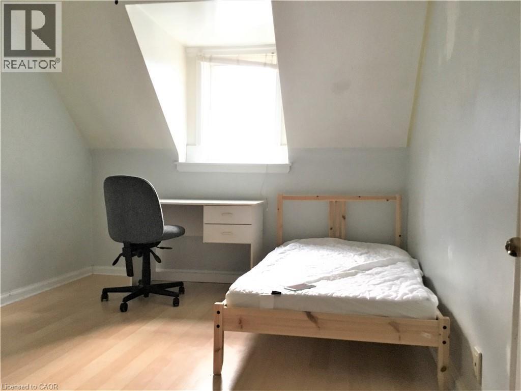156 Bond Street S, Hamilton, ON - Indoor Photo Showing Bedroom