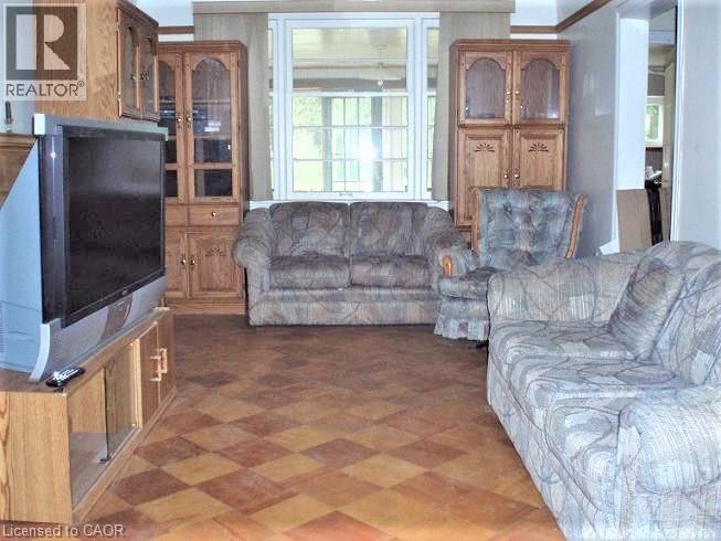 156 Bond Street S, Hamilton, ON - Indoor Photo Showing Living Room