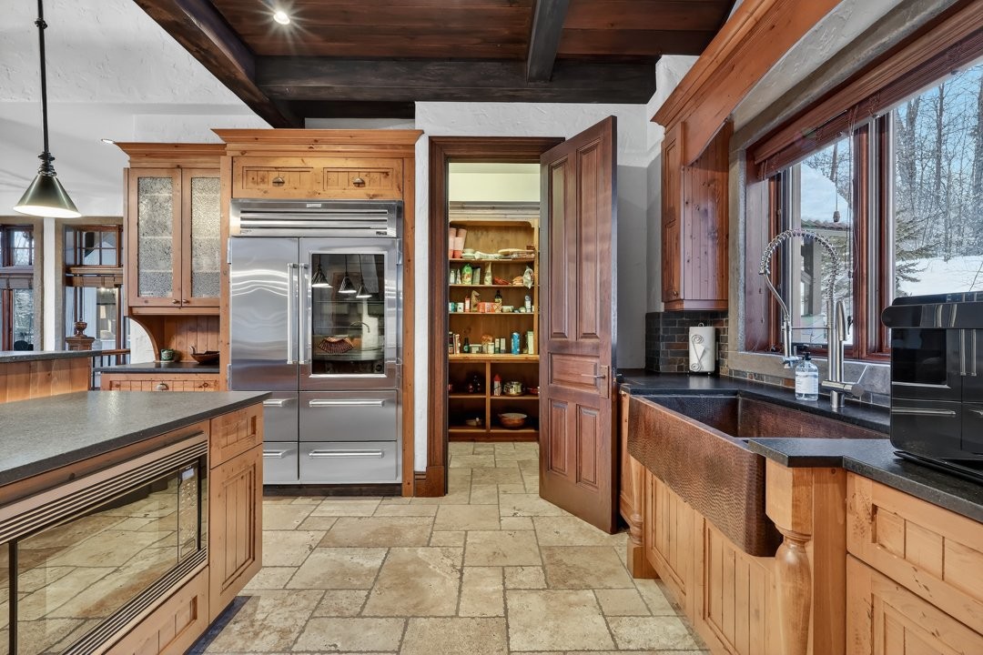 Kitchen - 1015 Ch. Cochrane, Mont-Tremblant, QC - Indoor