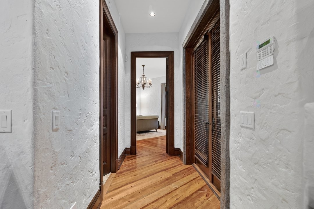 Passageway - 1015 Ch. Cochrane, Mont-Tremblant, QC - Indoor