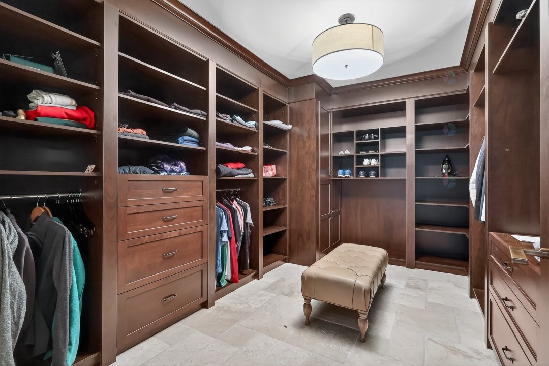 Closet - 1015 Ch. Cochrane, Mont-Tremblant, QC - Indoor With Storage
