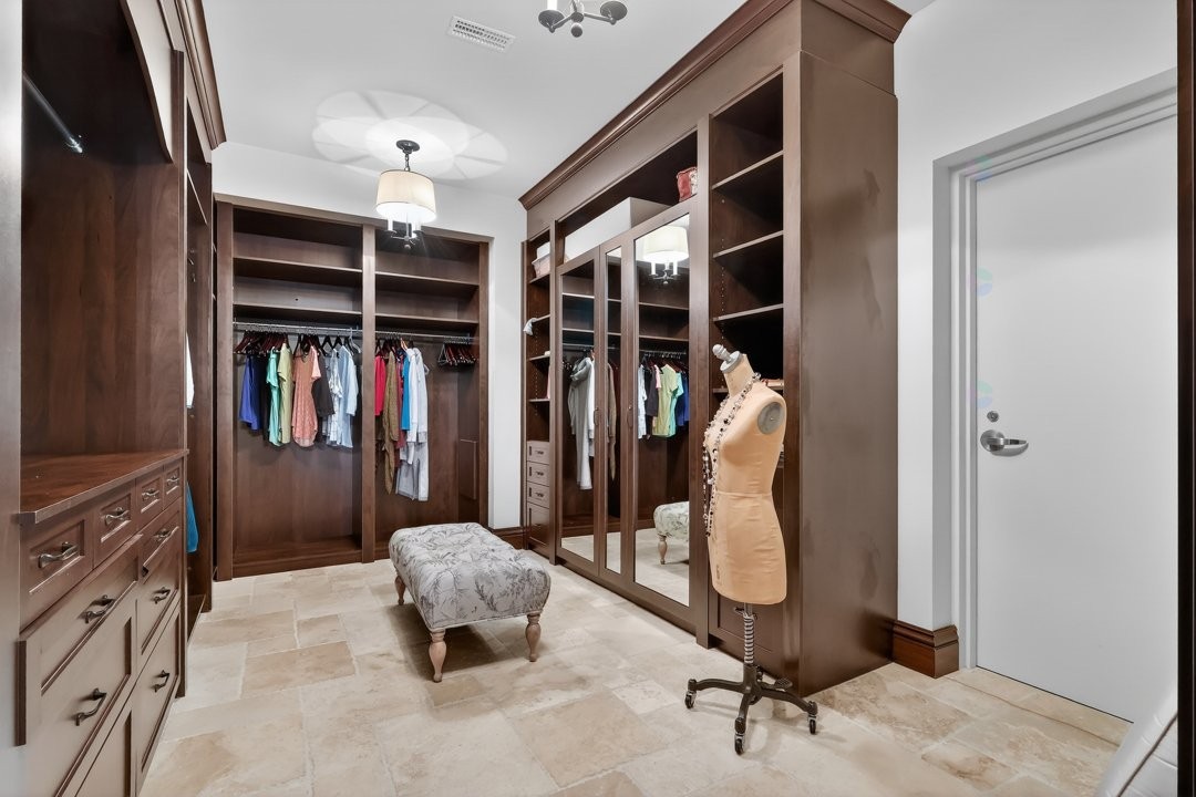 Closet - 1015 Ch. Cochrane, Mont-Tremblant, QC - Indoor With Storage