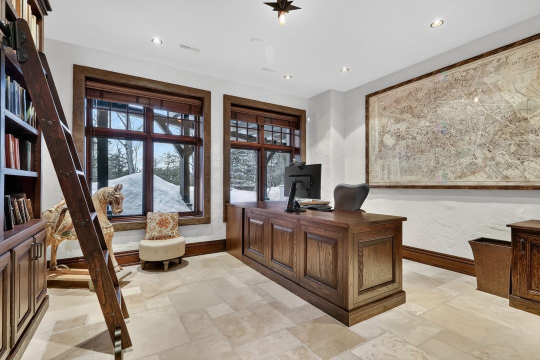 Office - 1015 Ch. Cochrane, Mont-Tremblant, QC - Indoor