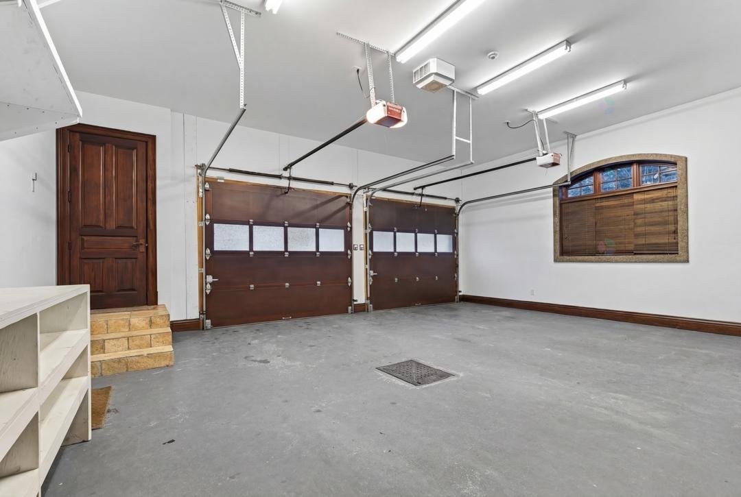 Garage - 1015 Ch. Cochrane, Mont-Tremblant, QC - Indoor Photo Showing Garage